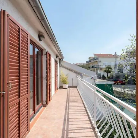 Nora's Lägenhet Hvar Town